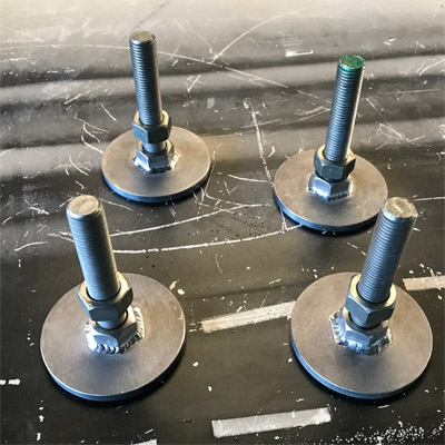 XXL Tisch Gold aus Stahl mit Grundplatte, Bein, Schrauben